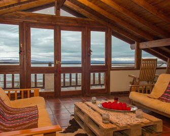 Koi Aiken - אל קאלאפטה - סלון