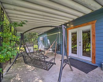 Walk to Lake Historic Disney Home - Disney - Patio