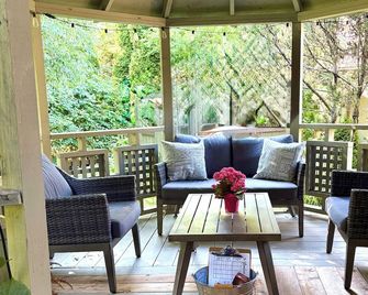 Private Oasis On 1/2 Acre of Park-like Property, No Shared Spaces - Chemainus - Patio