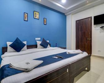 Iroomz Hotel Rise & Shine - Hyderabad - Bedroom