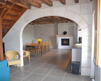 Self Catering Accomodation Chez Gerard, Chaumont Sur Loire, Ideal For A Family Or Group Of Friends - Chaumont-sur-Loire - Comedor