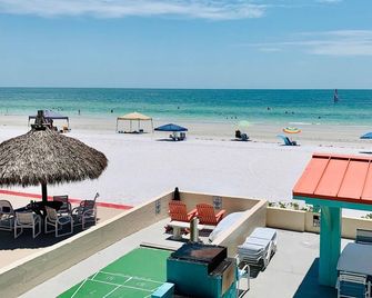 Beautifully Renovated Gulf Efficiency! - North Redington Beach - Beach
