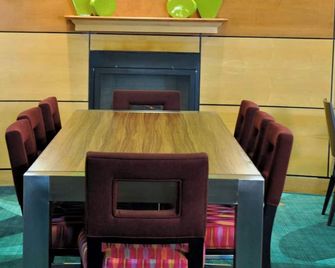 سبرينجهيل سويتس باي ماريوت جالفيستون - جالفيستون - غرفة طعام