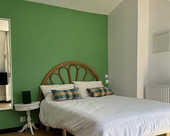 Green & Purple studios with 24 24 access - Bois-Colombes - Chambre