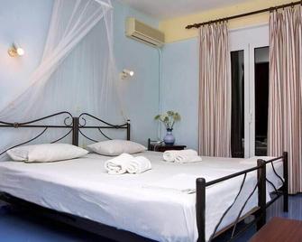 Pebble Beach Hotel - Agia Varvara