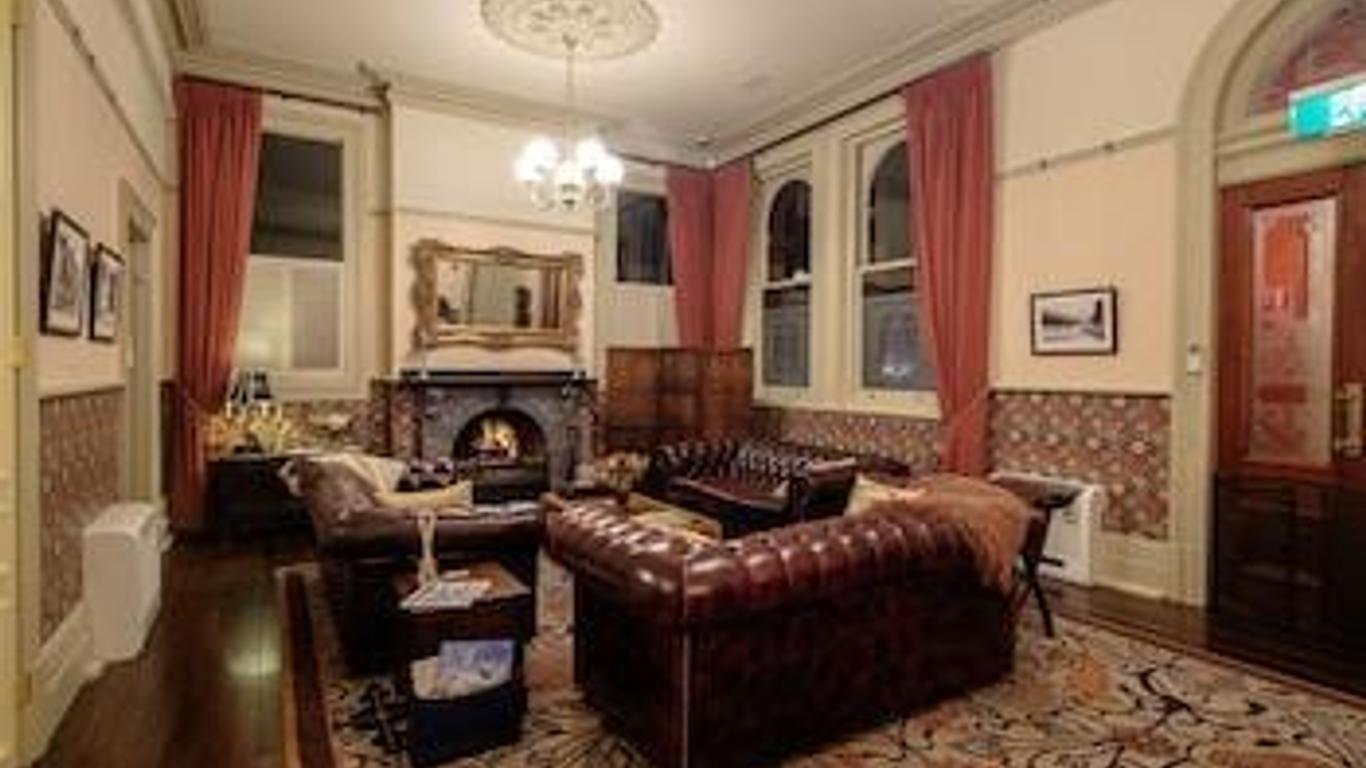 Old Bank Boutique Hotel