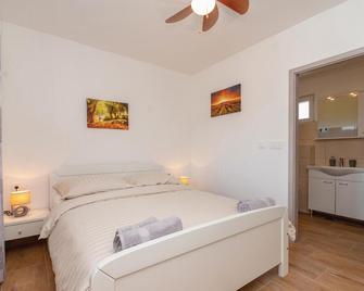 Awesome Home in Vela Luka With Outdoor Swimming Pool, Wifi and Outdoor Swimming Pool - Vela Luka - Slaapkamer