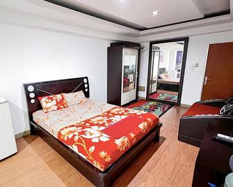 Smile Room at Cibubur Village Apartment - Tapos - Bedroom