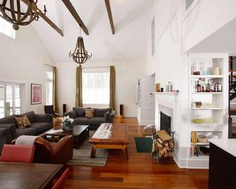 Beautiful Modern Architectural Home in Washington, Ct. 5 Star with video - Washington - Sala de estar