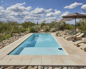 Casa de Huespedes Gimenez Riili - Los Sauces - Zwembad