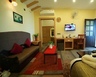 Wayanad Silver Green Holiday Enclaves - Tariyode - Living room
