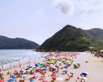 Tombo Beach Hostel - Guaruja - Strand