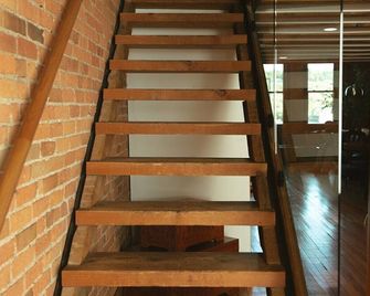 Lumberjack Inn with rooftop - Stillwater - Stairs