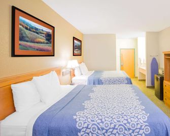 Days Inn by Wyndham Hattiesburg MS - Hattiesburg - Slaapkamer