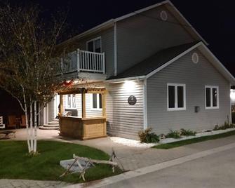 The Grand Crumpet - Right off The Main Strip - Grand Bend - Building