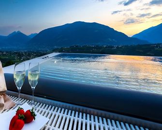 Hotel Tyrol - Scena