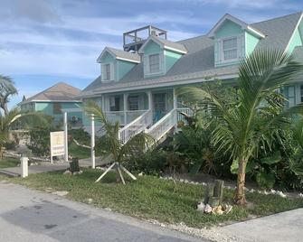 Steps From Private Beach, Sleeps 10, Hot Tub In The Deck, Centrally Located - Green Turtle Cay - Building