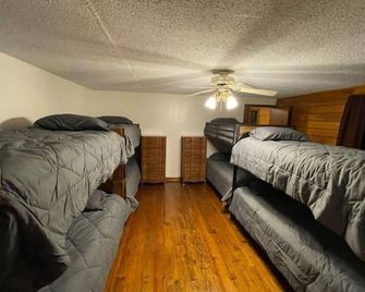 Outdoors Paradise! Private cabin on the bank of the White River. - De Valls Bluff - Habitación