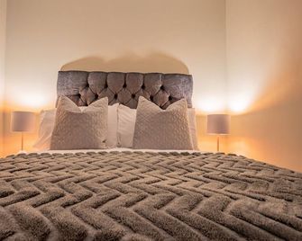 Whiskawaystays - Shaw Street - Apartment 8 - Worcester - Bedroom