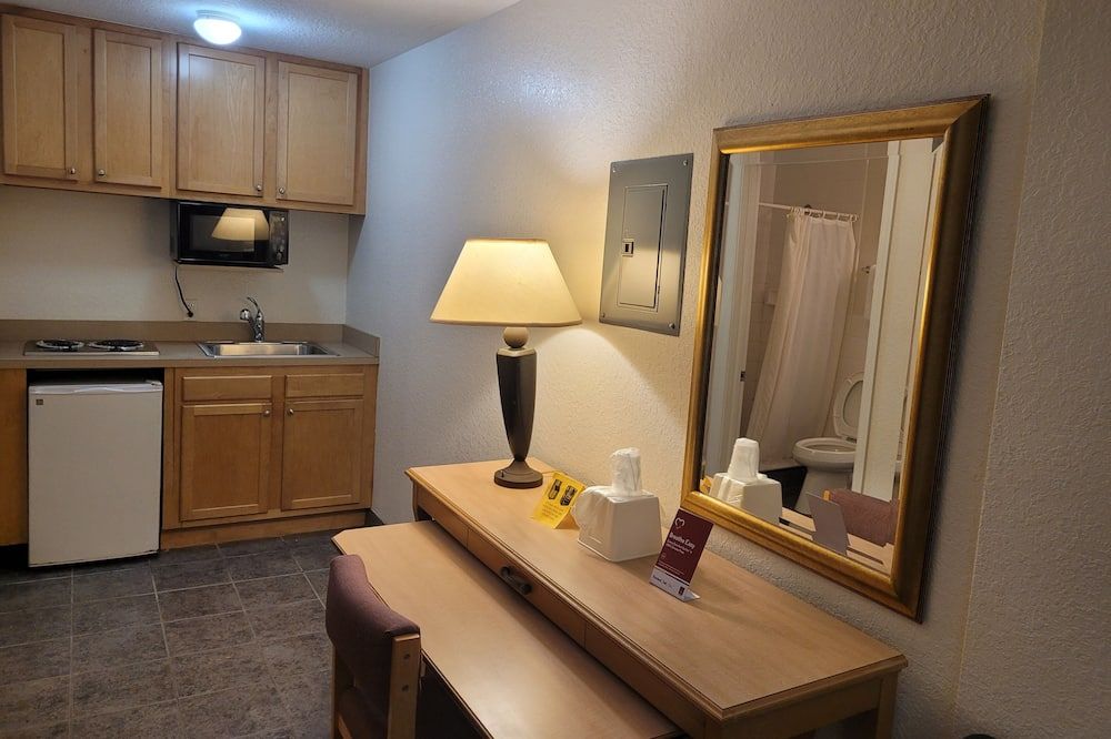 Queens Lodge Motel - ווסט פאלם ביץ' - חדר שינה