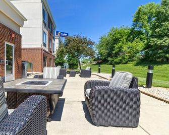 Comfort Suites - Mount Vernon - Uteplats