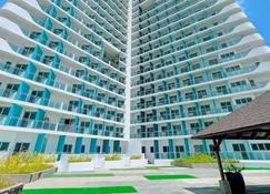 The Nook: Your Daily Gateway At Azure North Resort - San Fernando - Bangunan