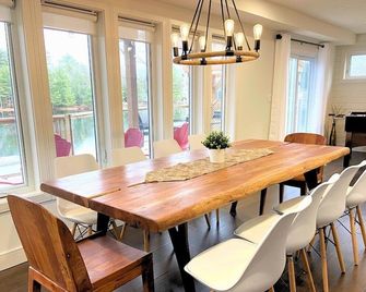 Muskoka Waterfront: Firepit,games Rm,starlink Wifi - Washago - Dining room