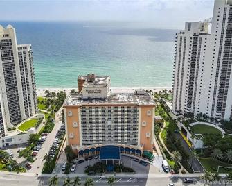Sunny Island Studio at the RESORT front of the Beach - Sunny Isles Beach - Edificio