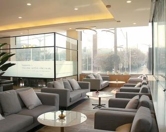 Crown Hotel Changwon - Changwon - Lounge