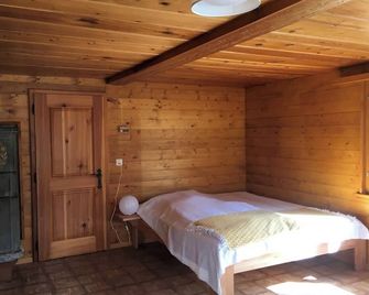 Alpia 26 - Zwei Zimmerwohnung in traditionellem Walliser Haus - St. Niklaus - Bedroom