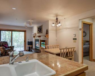 Kabino: Community Hot Tub Near Grand Targhee Resort Electric Grill Sleeper Sofa - Driggs - Dining room