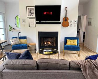 Le Toqué | Spa | Waterfront | Kayaks | Fireplace - Saint-Alphonse-Rodriguez - Salon