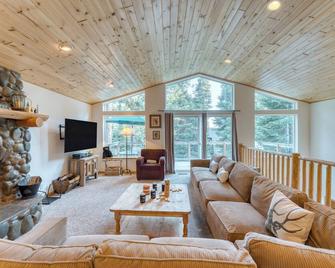 Tahoe Vista by AvantStay Central Location Patio - Tahoe Vista - Wohnzimmer