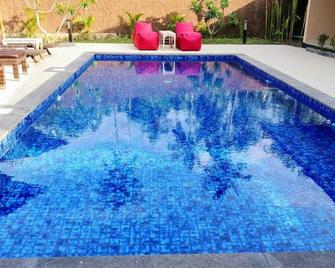 Villa Tom And Jerry - Mangsit - Piscina