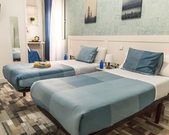 Hostal Adeco - Madrid - Habitació