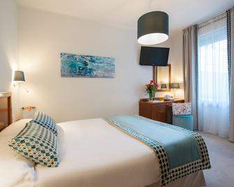 Hotel Olympia - Beausoleil - Bedroom