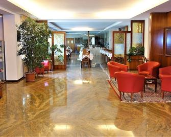 克羅齊比安卡歐洲酒店 - 維羅納 - 維羅納 - 大廳