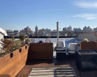 A Booklovers Bungalow - Brooklyn - Balcón