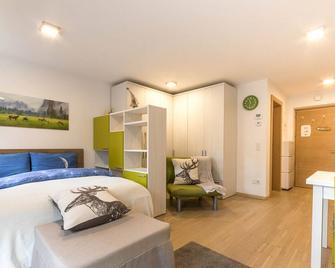 Quiet appartment near the forest and Plan de Corones - Bruneck - Schlafzimmer