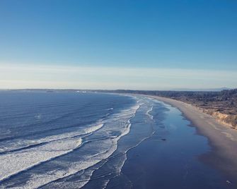 Surfside 65 - One block from the ocean! - Crescent City - Playa