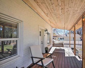 Modern Kanab Home Fire Pit, Red Rock Views! - Kanab - Balcony