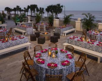 Get Ready for Adventures! Sunset Views Unit! 2 Pools, Right on the Beach - Daytona Beach - Restoran
