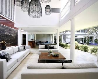 Cassamia Bali - Spacious Luxury 5 Bedroom Villa - South Kuta - Vardagsrum