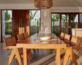 Om Cemagi Beach Villa Canggu - Mengwi - Sala de jantar