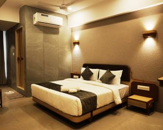 Hotel Tulsi - Ahmedabad - Bedroom