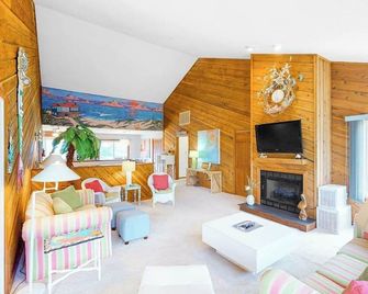 Sittin' Pretty - Virginia Beach - Living room