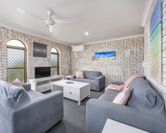 Coast Inn Motel - בלינה - סלון