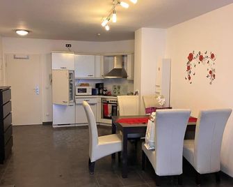 Attractive 2 room apartment south of Munich - Ottobrunn - Kitchen