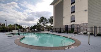 Holiday Inn Express & Suites Jackson Downtown - Coliseum - Jackson - Pool