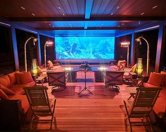 Luxury 9 Acre Sagaponack/Sag Harbor Compound Retreat & Year-Round Spa - Sagaponack - Sala de estar